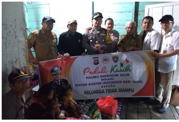 Kapolres dan IDI Inhil Bantu Masyarakat Kurang Mampu di Tembilahan